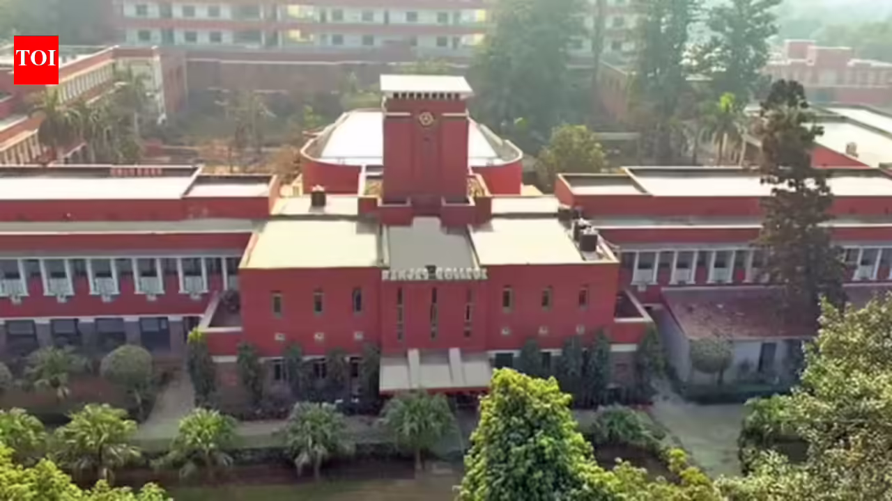 Ramjas College Bomb Threat: DU bomb scare: Ramjas College, Miranda House evacuated after threat email | Delhi News