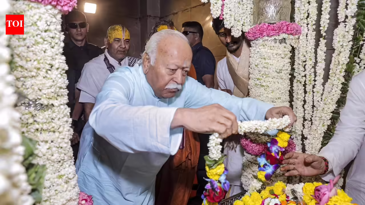 RSS chief urges society to embrace cow protection. Lucknow News
