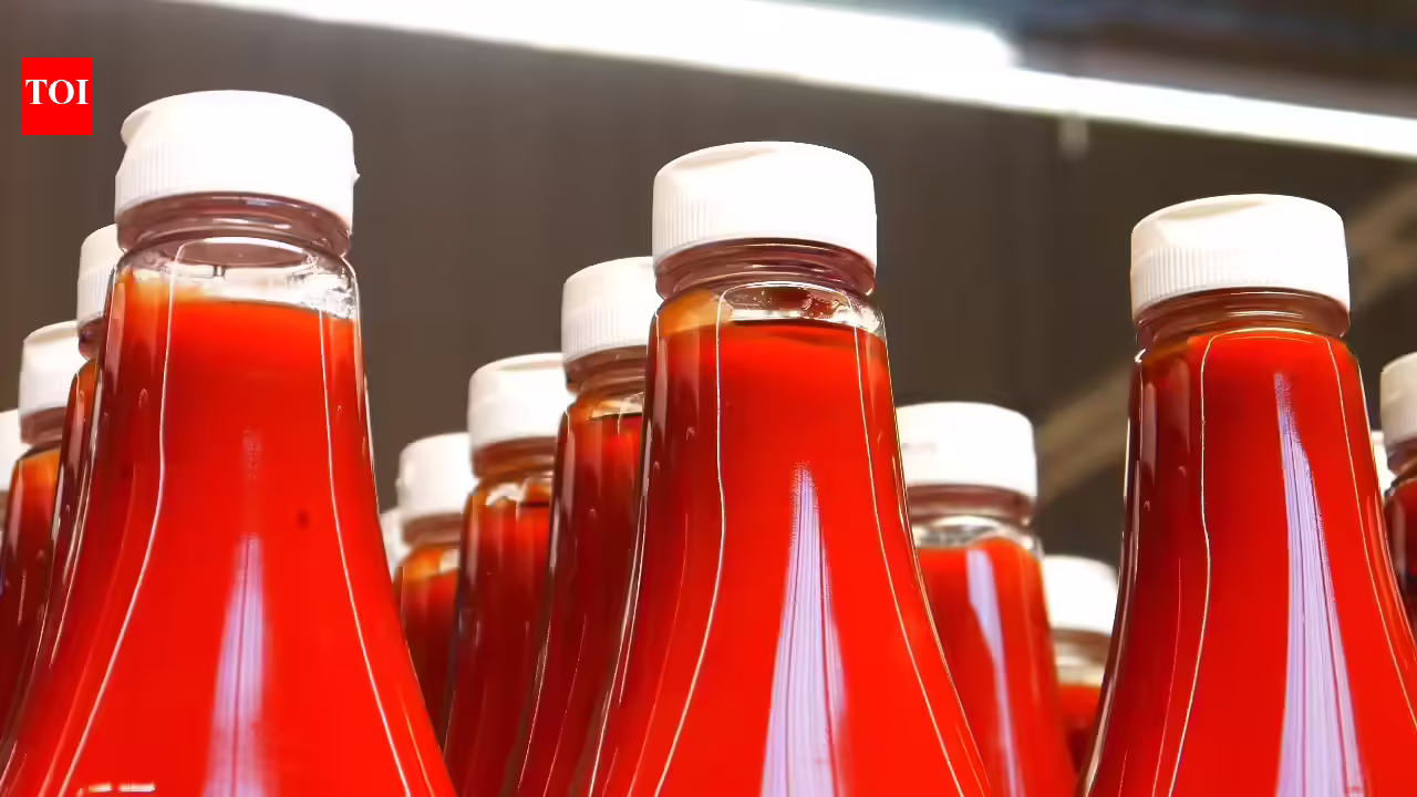 200 liters of tomato sauce adulterated with acid and banned harmful colors seized in Hapur: 3 simple tests to check purity and healthy alternatives to try at home