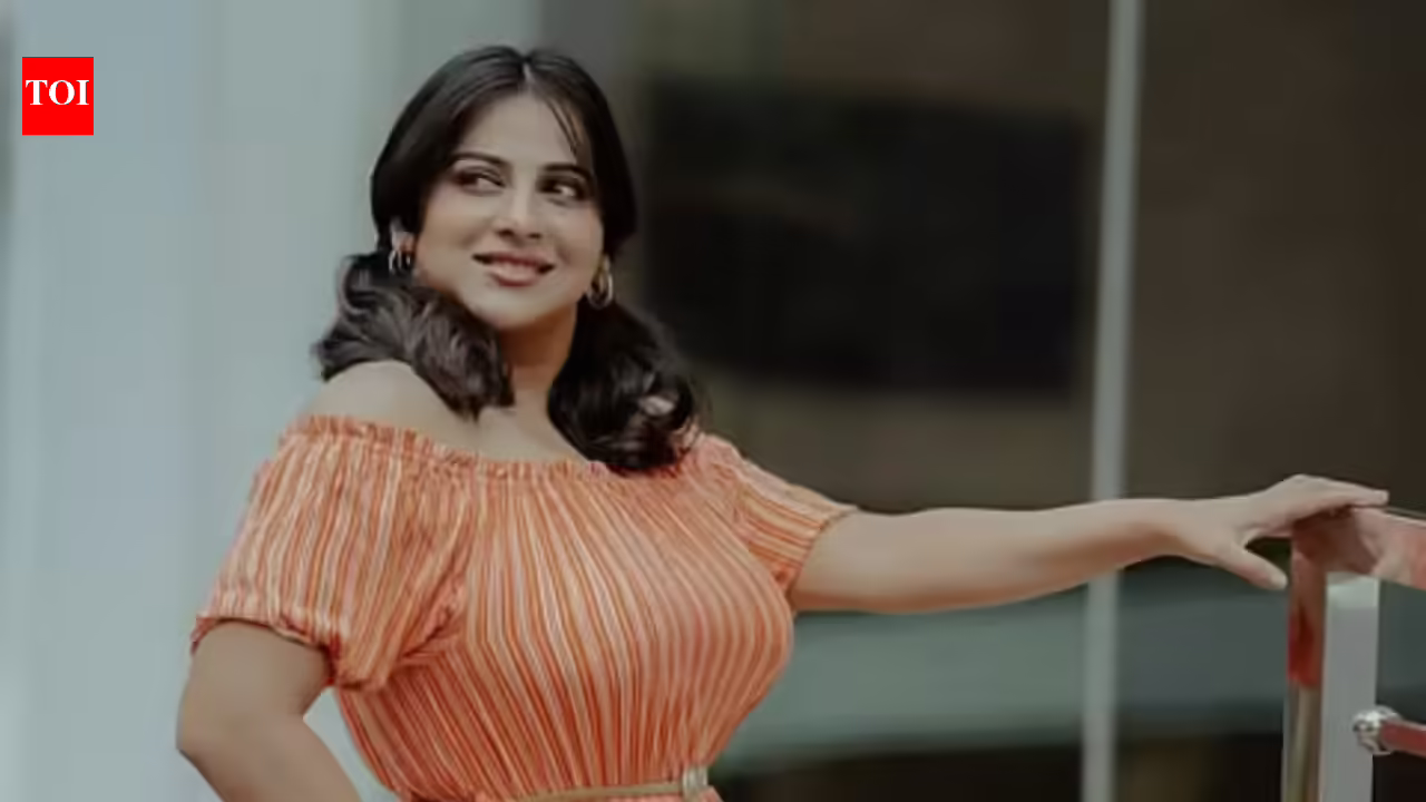 Anna Rajan clarifies on subscription content; Actress requests fans not to expect inappropriate material. Malayalam Movie News