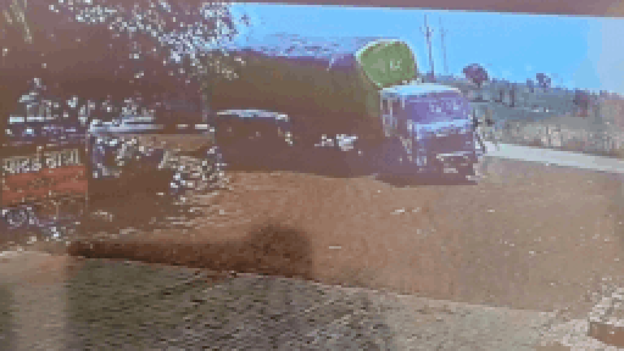 Newlywed Couple Killed In Accident: Caught on cam: Day after wedding, couple among 4 killed as truck overturns onto auto-rickshaw | Bhopal News