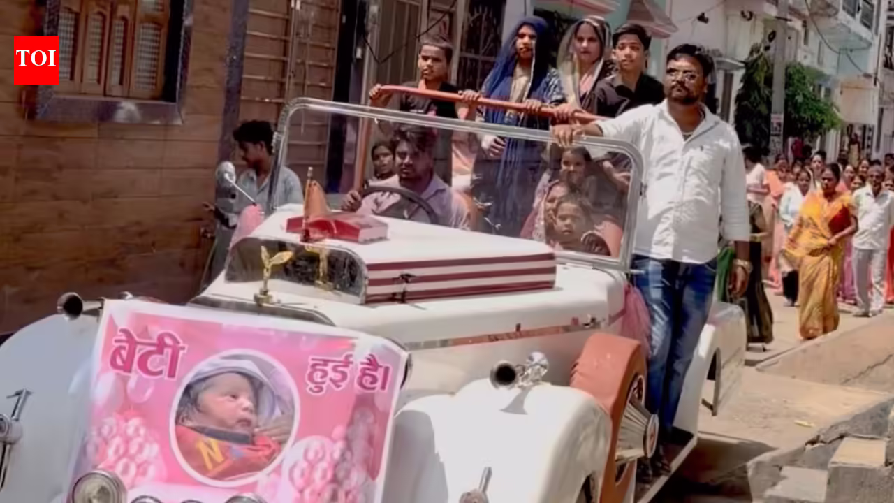 UP family celebrates birth of 2nd daughter with vintage car. Agra News