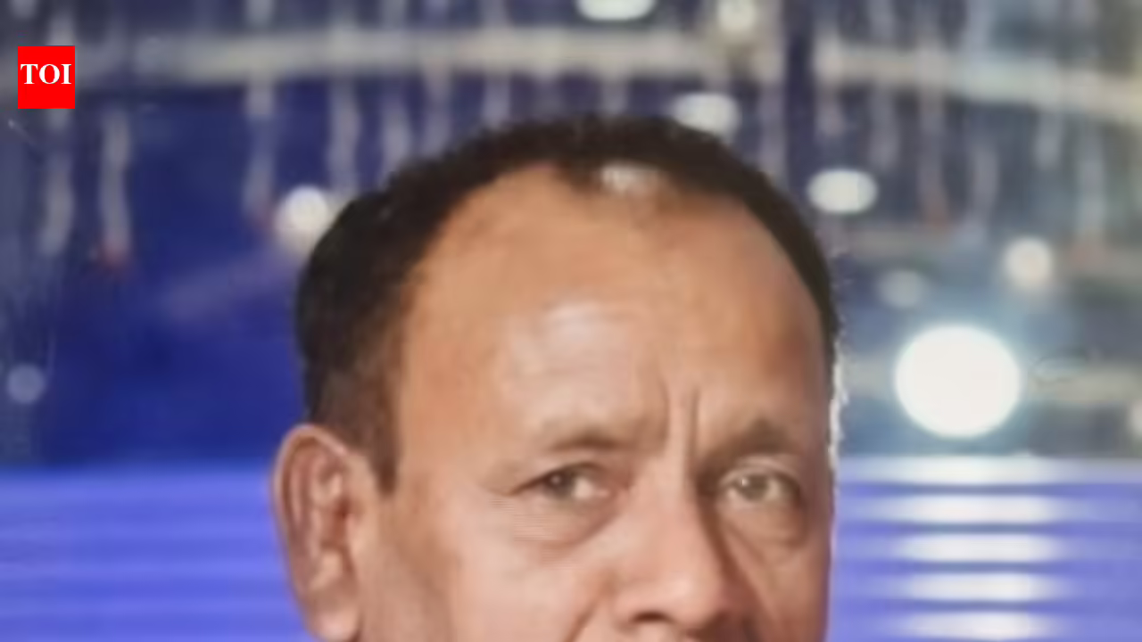 Senior citizen crossing road near DLF Cyber ​​Park in Gurgaon run over by car. Gurgaon News