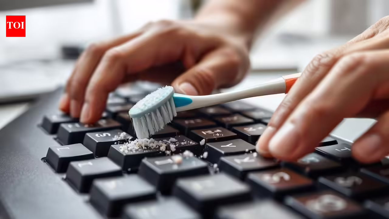 The 60-second hack to deep clean your keyboard without compressed air |