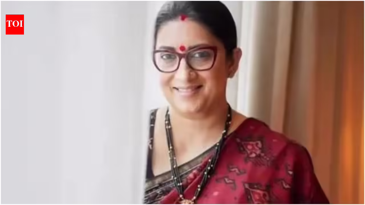 Because Saas Bhi Kabhi Bahu Thi’s Smriti Irani devours a tray of authentic Bengali sweets; says ‘When the mishti calls you’