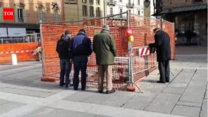 The umarells: Retired elderly men in Italy quietly supervise construction sites and give orders without being asked. world news