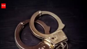 Revenue staff, aide held for taking bribe in Purnia. Patna News