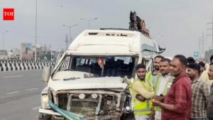 3 crushed to death on DME by mini-bus | Noida News