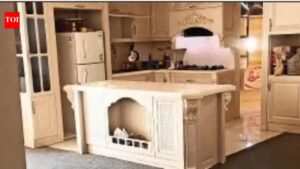 ‘Won’t leave’: Desi student lives alone in 9-storey building | India News