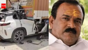 Bogus Nashik astrologer Ashok Kharat’s aide, wife killed in car crash; truck driver flees | Nashik News