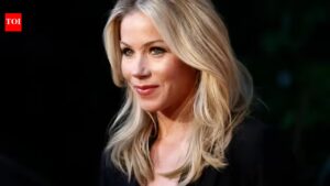 Friends of Christina Applegate worried for her following her hospitalization: ‘Her battle with MS has been treacherous’ |