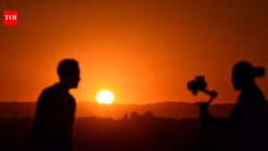 10 students faint due to extreme heat at Buxar school. Patna News