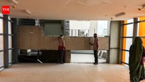 Beam blocking entry, Noida metro skywalk delayed again by a month & half | Noida News