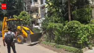 1,000 illegal house extensions taken down in 3 days in govt drive to clear right of way in Gurgaon. Gurgaon News