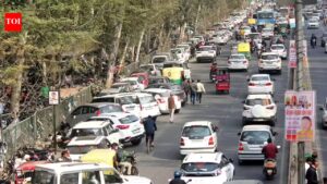 Illegal parking chokes Ghaziabad | Noida News