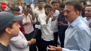 Maharashtra minister Girish Mahajan gets taste of woman’s anger during BJP’s Jan Aakrosh rally. Mumbai News
