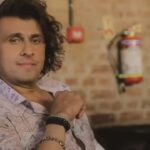 Sonu Nigam recalls helping Asha Bhosle with heel spur on 1996 US tour; Singer shared how he massaged her feet for relief. Hindi Movie News
