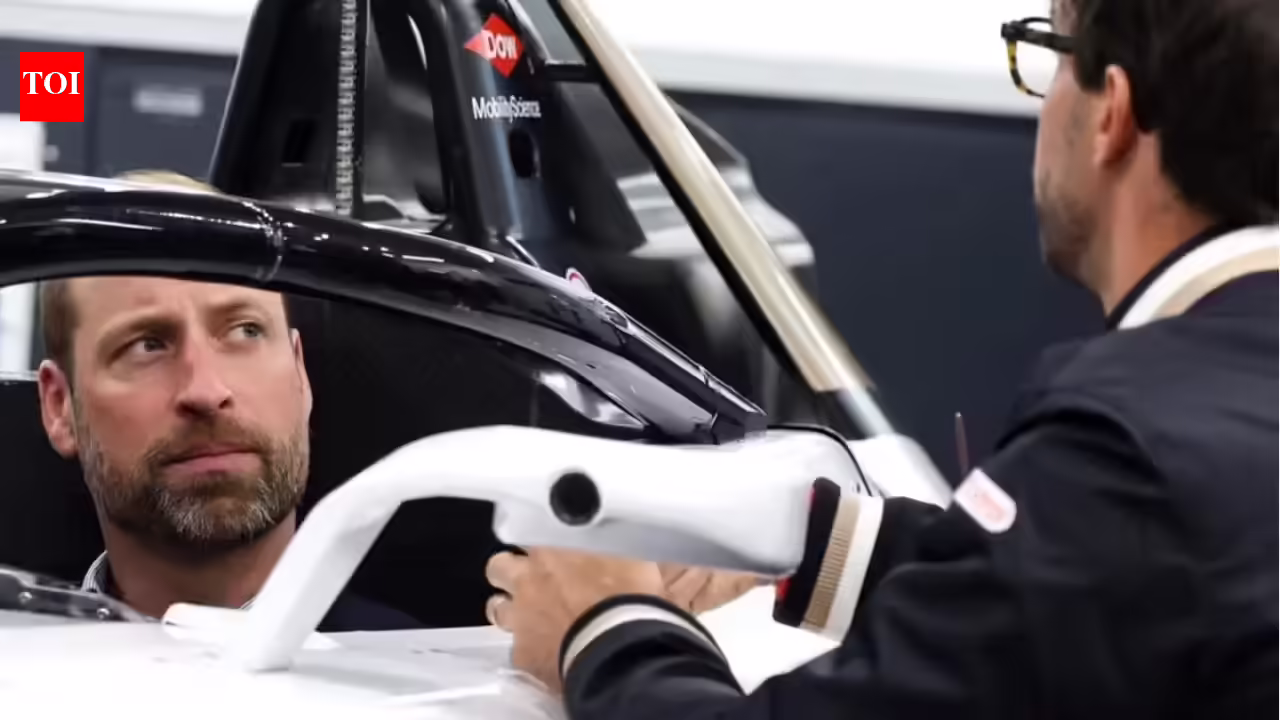Antonio Felix da Costa and Mitch Evans guide Prince William as he tries a Jaguar Formula E car | Formula-E News
