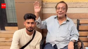 ‘Need money to go to doctor’: Dinesh Hingoo, 86, says he still works for medical expenses; internet urges to help Hindi Movie News