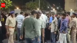 Girl Molested In Surat: Minor girl ‘molested’ while returning home from coaching in Surat; Large crowd attempts to storm police station. Surat News