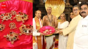 Bengaluru devotee donates 7 jewels worth Rs 94L to Tirumala temple | Amaravati News