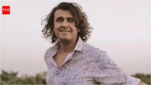 Sonu Nigam surprises fans playing ‘Ye Ishq Ishq’ from ‘Dhurandhar’ in Rotterdam ahead of concert: ‘Mera gana sun rahe hain’ | Hindi Movie News