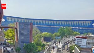 No roof & travelator, commuters avoid footbridge linking rapid rail, Red Line amid rising heat. Noida News