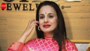 Ameesha Patel on losing Aamir Khan’s Lagaan, working with Shiney Ahuja, addresses claims of Akshay Kumar using a teleprompter. Hindi Movie News
