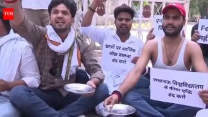 Lucknow University Protest: Lucknow University students stage fee hike protest; beg for alms outside campus Lucknow News