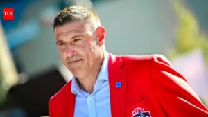 Buying gifts for Dianna Russini or his wife? Mike Vrabel’s airport sighting fuels fresh buzz as controversy refuses to fade | NFL News
