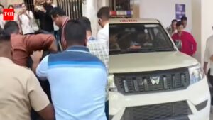 Pahalgam-style attack near Mumbai: US-returned man asks 2 security guards to recite ‘kalma’, then stabs them. Mumbai News