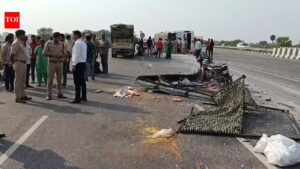Over 60 injured as overloaded bus overturns on Purvanchal Expressway in UP | Lucknow News