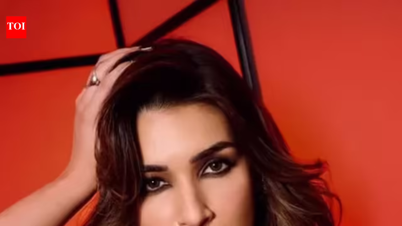 Kriti Sanon and Varun Dhawan’s Fun Dance Video Promotes ‘Cocktail 2’ |