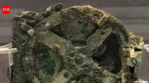 In 1900, a storm blew a Greek diving crew off course and led to the discovery of a “computer” that was 1,500 years ahead of its time.