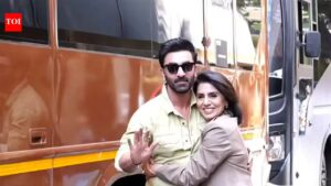 Ranbir Kapoor and Neetu Kapoor’s Heartwarming Moment Dancing to ‘Senti’ |