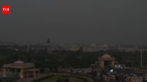 Cloud canopy cools city sizzling since 20 days | Lucknow News