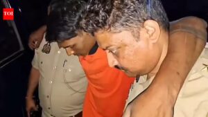Two snatchers held in 2 separate gunfights in Ghaziabad. Noida News