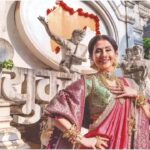 Urmila Matondkar Embraces Marathi Heritage in Nauvari Sari at Maharashtra Day |