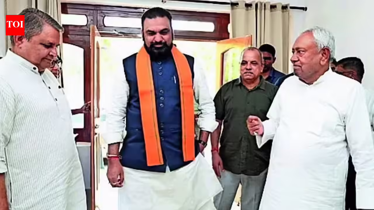 Samrat meets Nitish, flies to Delhi amid buzz over cabinet expansion. Patna News