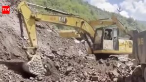 J&K: Heavy landslide shuts Baramulla-Uri NH near Lagama; traffic diverted India News