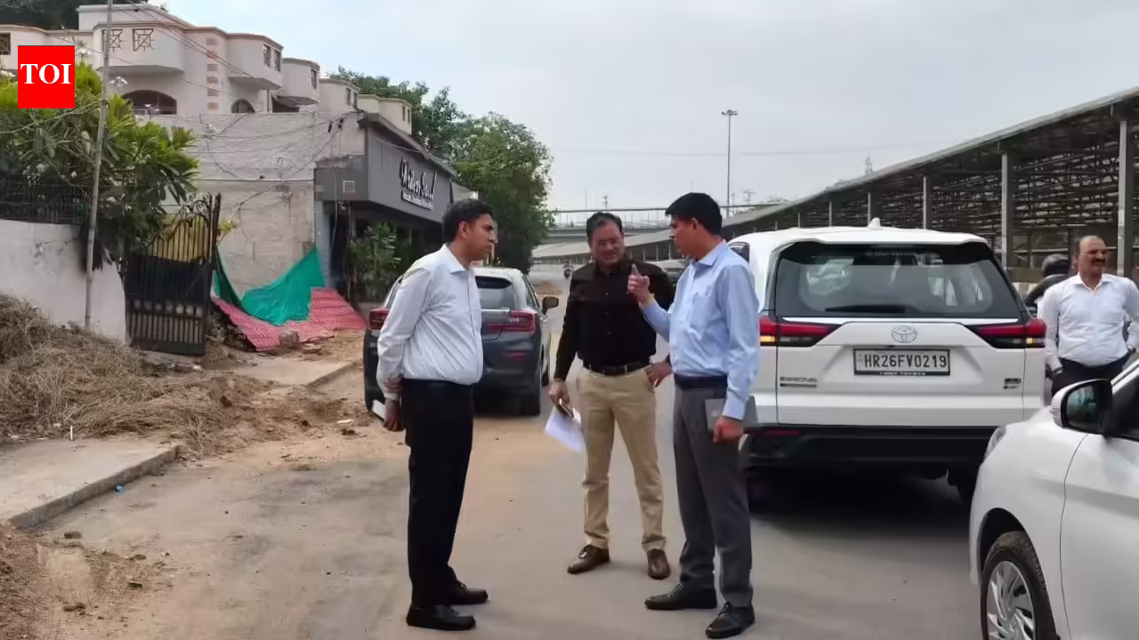 MCG commissioner cracks down on garbage, orders immediate clean-up during surprise inspection. Gurgaon News
