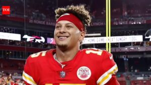 Patrick Mahomes Week 1 Return: Donald Trump is seen worrying about Patrick Mahomes’ Week 1 return in a viral moment. NFL News
