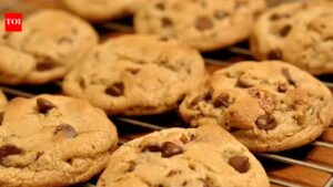 In 1938, Ruth Wakefield’s simple choice of mixed chopped chocolate into cookie dough created America’s favorite dessert.