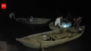 6 missing, 3 rescued after boat capsizes in Yamuna; CM Yogi orders fast-track rescue operation. Lucknow News