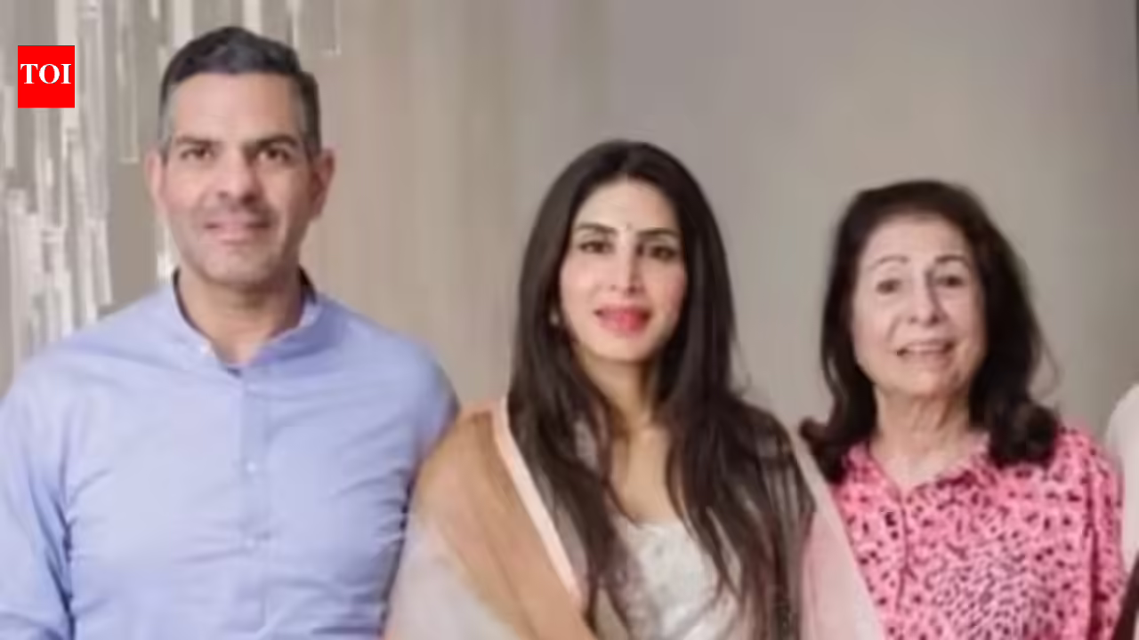 Rani Kapur Vs Priya Kapur legal battle over Sunjay Kapur’s Rs 30,000 crore estate: Supreme court appoints DY Chandrachud as mediator. Hindi Movie News