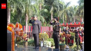 Governor pays tribute to martyrs. Patna News
