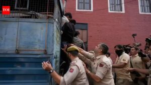 Students protest ban on Siraj-ul-Uloom. India News