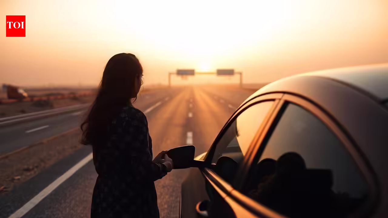 Woman Cab Driver Assaulted: Woman cab driver assaulted in broad daylight near Ambience Mall on Delhi-Jaipur Expressway. Gurgaon News