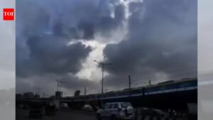 Delhi weather: IMD issues yellow alert, forecasts rain and thunderstorm from Monday. Delhi News