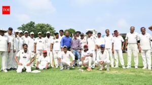 Howzatt! Seniors return to pitch again, pad up for second innings. Lucknow News